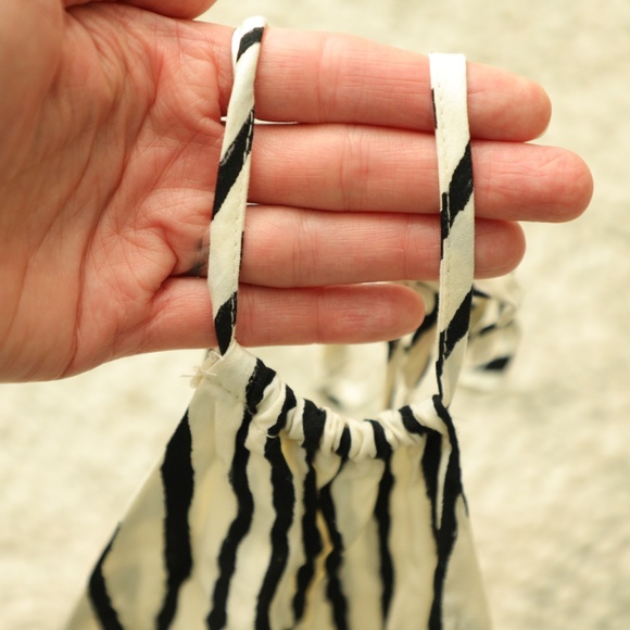 Black and White Striped Open Back Top - XL - Picture 4 of 7
